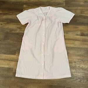 Miss Elaine Pink Gingham Seersucker Housecoat Pockets M Short Sleeve Snap STAIN